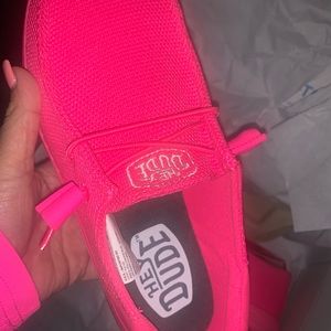 New, authentic, 7, electric pink hey dudes, cheapest on site